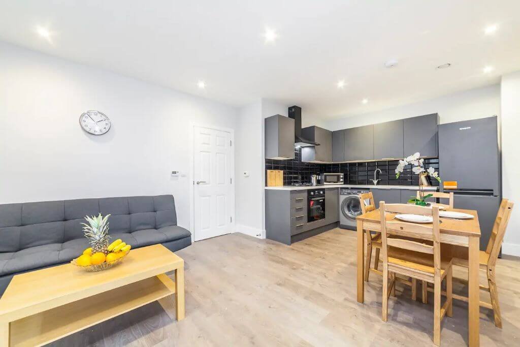 London Kentish B Central 2BDR Apt