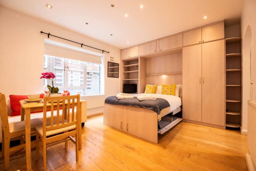 London Mali Court Modern Studio
