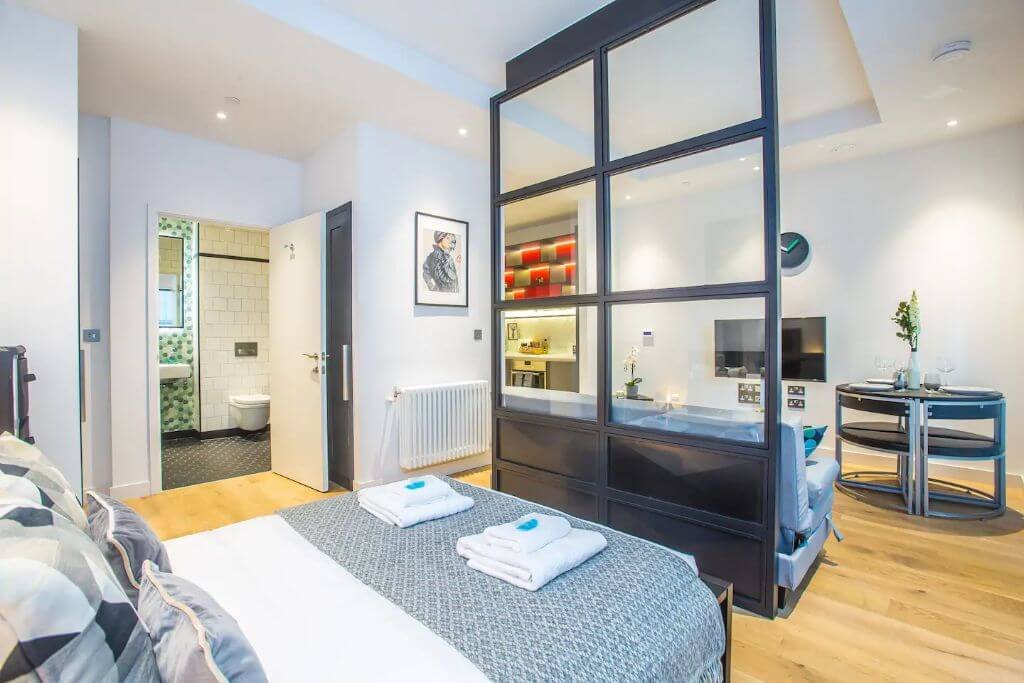 London Modena Eclectic Studio 